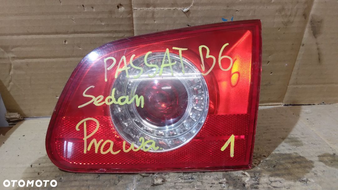 #LAMPA TYLNA PRAWA VW PASSAT B6 SEDAN - 1