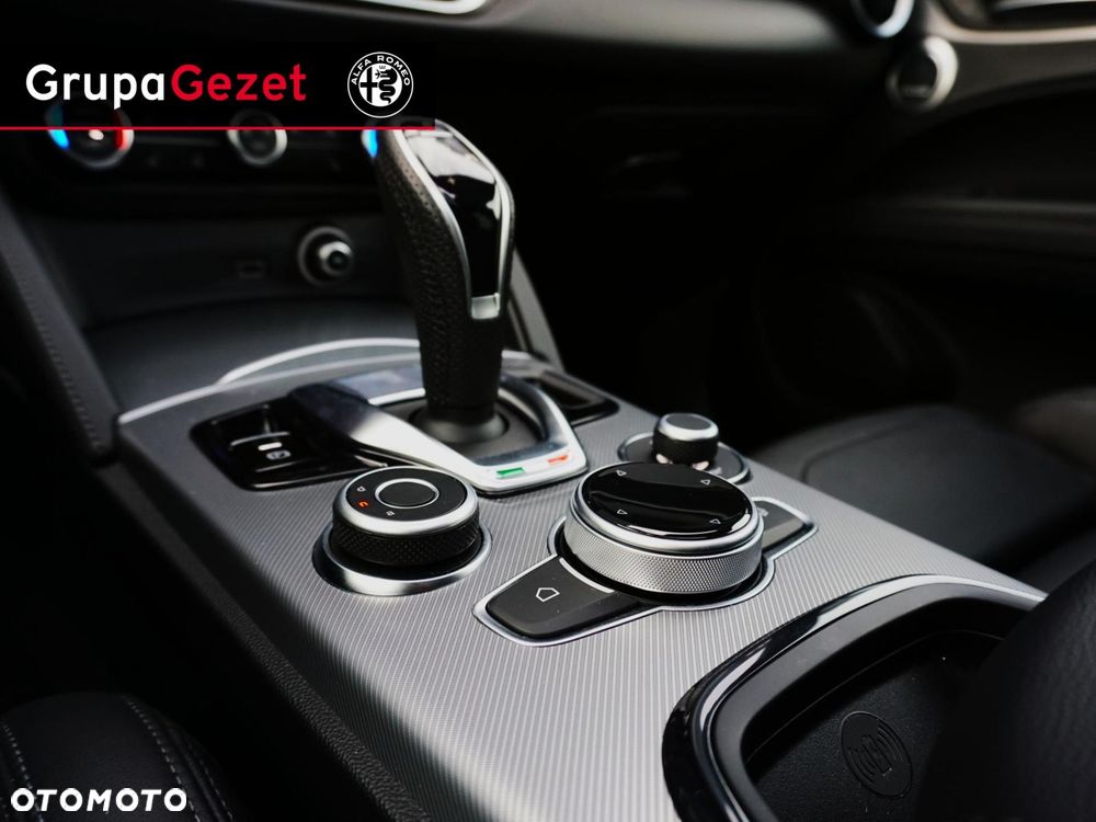 Alfa Romeo Stelvio - 8