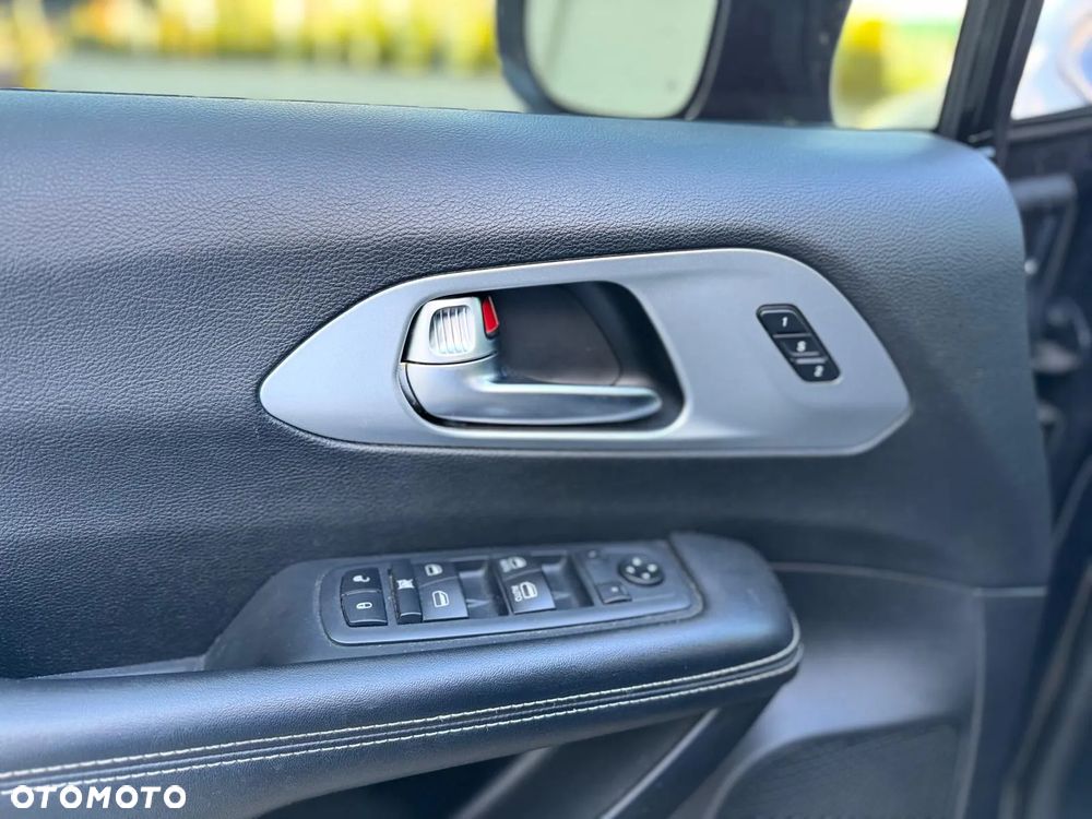 Chrysler Pacifica - 28
