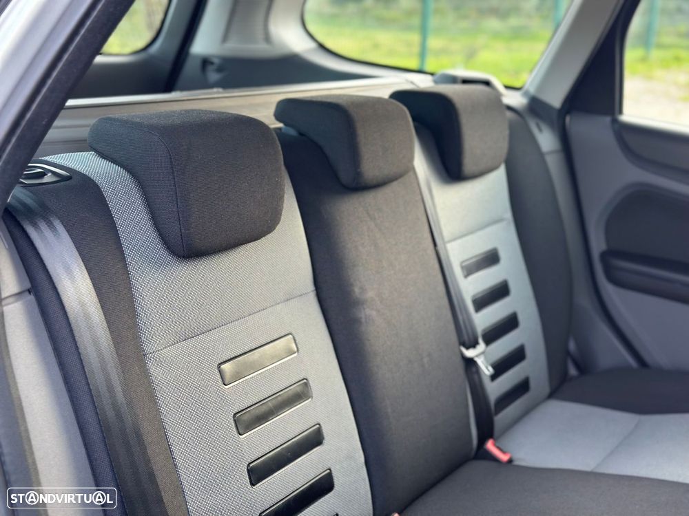 Ford Focus SW 1.6 TDCi Ambiente - 21