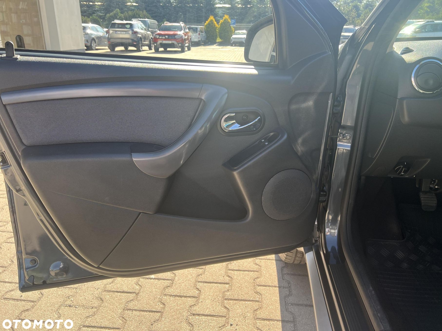 Dacia Duster 1.6 SCe Laureate S&S - 10