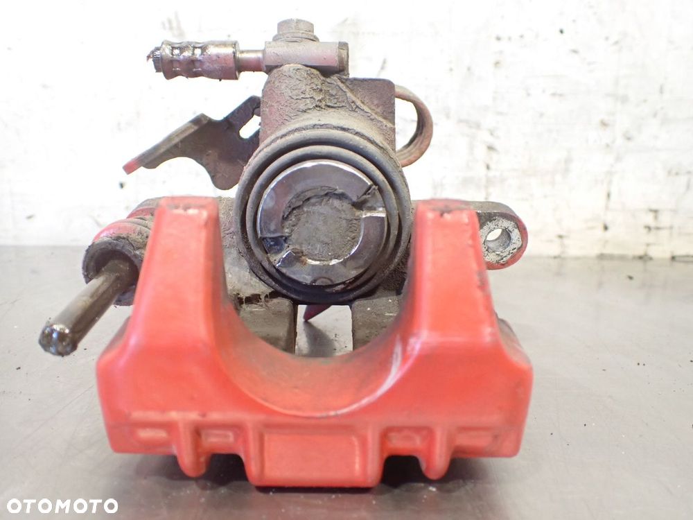 ZACISK HAMULCA PRAWY TYŁ AUDI A6 C5 2.4 - 5