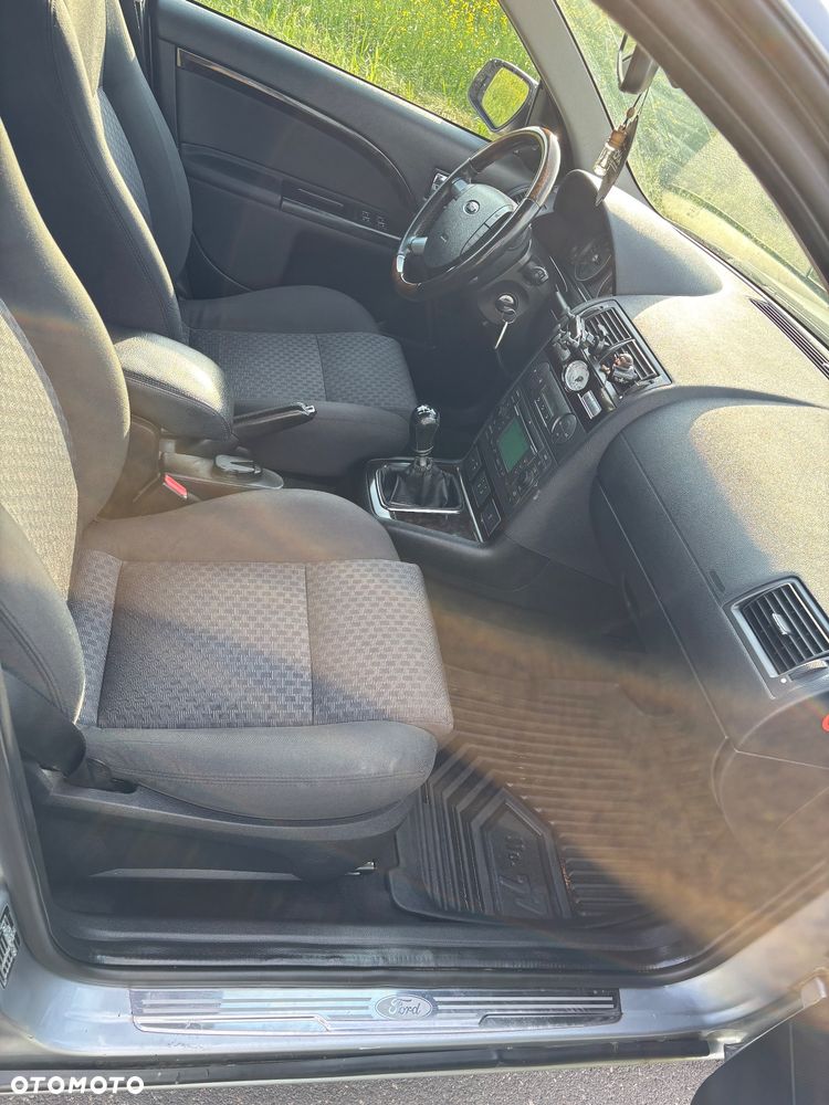 Ford Mondeo 2.0 TDCI Ghia - 26