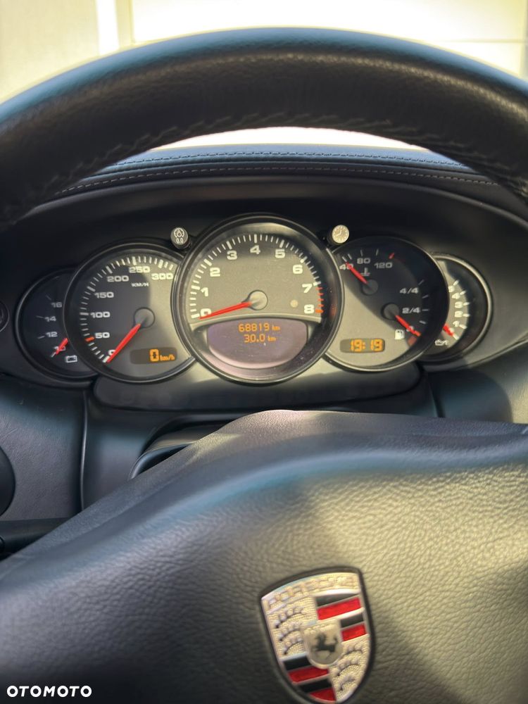 Porsche 911 Carrera 4S - 16