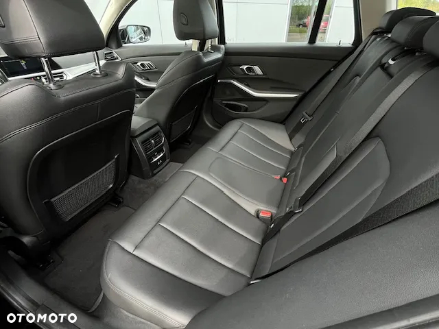 BMW Seria 3 318d Sport Line - 15