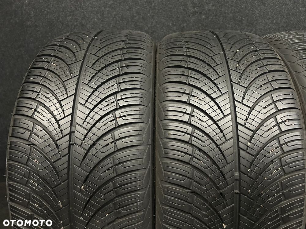 Opony całoroczne Arivo Carlorful A/S AllSeason 235/40/18 95W XL 4szt. - 2