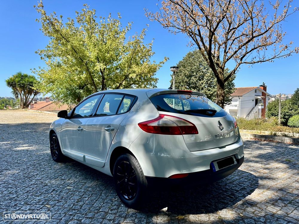 Renault Mégane 1.5 dCi Dynamique - 4