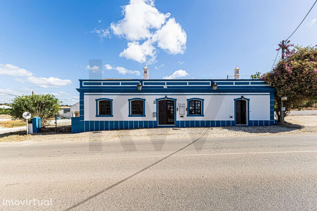 Casa tradicional com espaço comercial e residencial - Grande imagem: 2/49