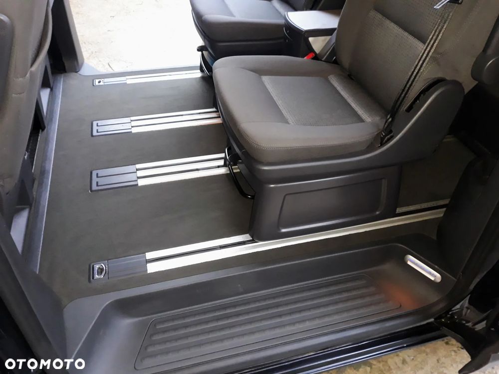Volkswagen Multivan - 10