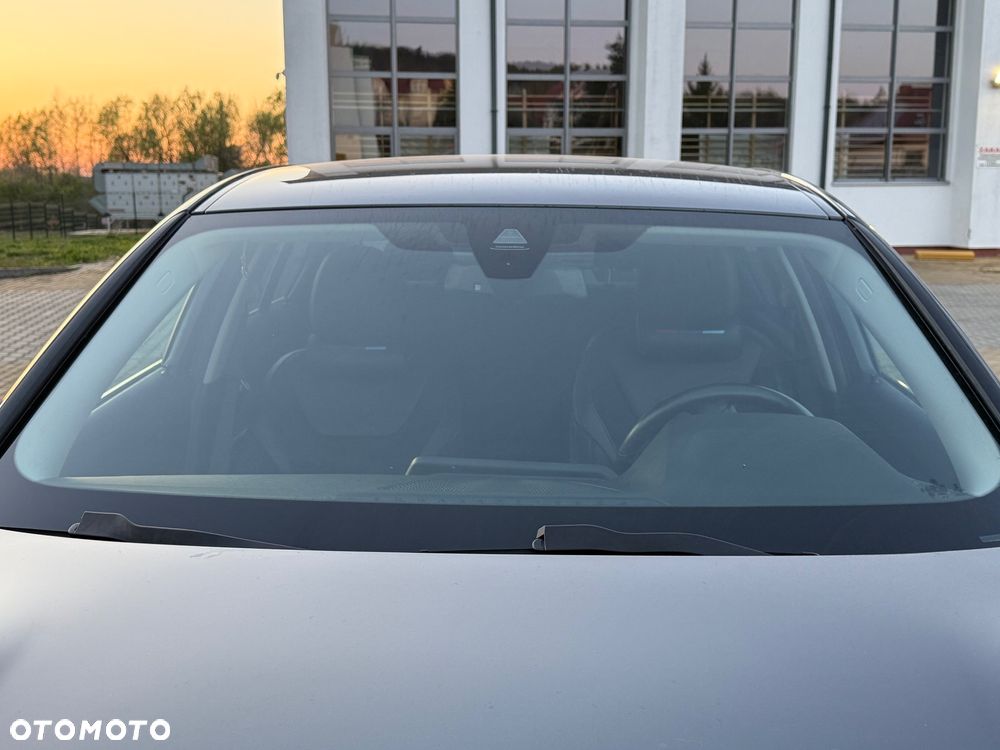 BMW Seria 3 330i - 12