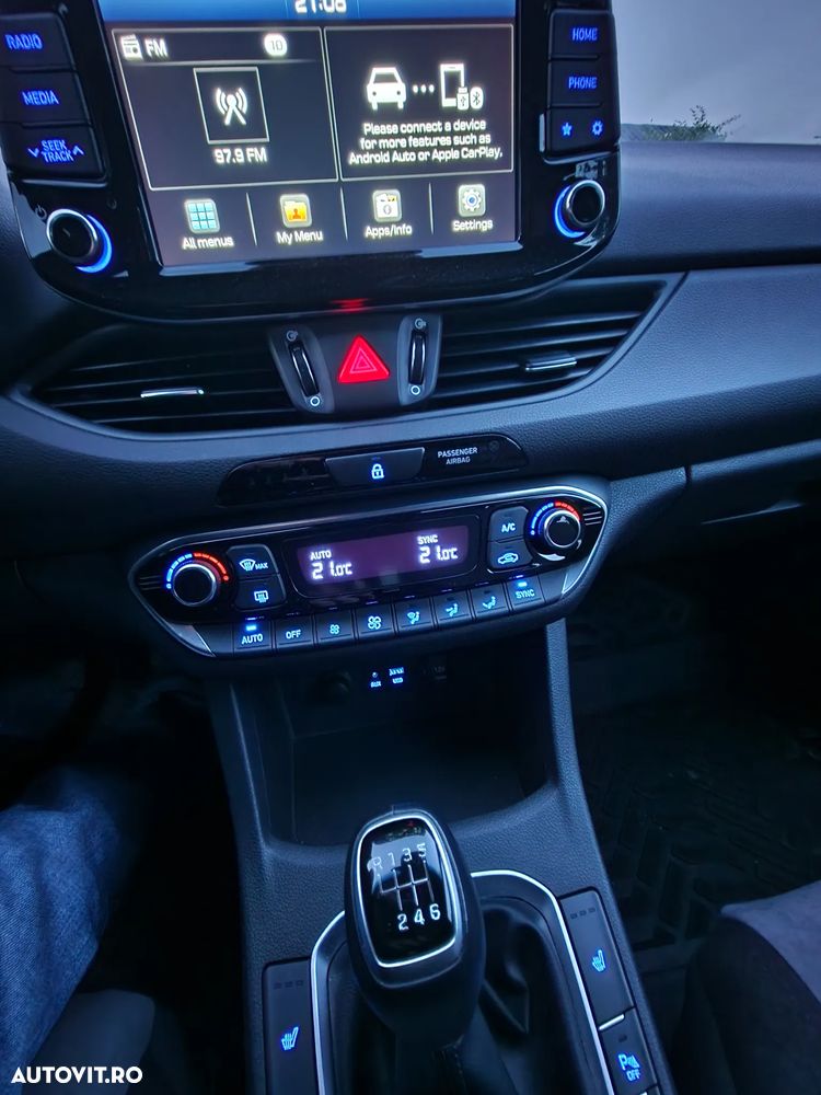 Hyundai i30 1.4 100CP 5DR M/T Highway - 6