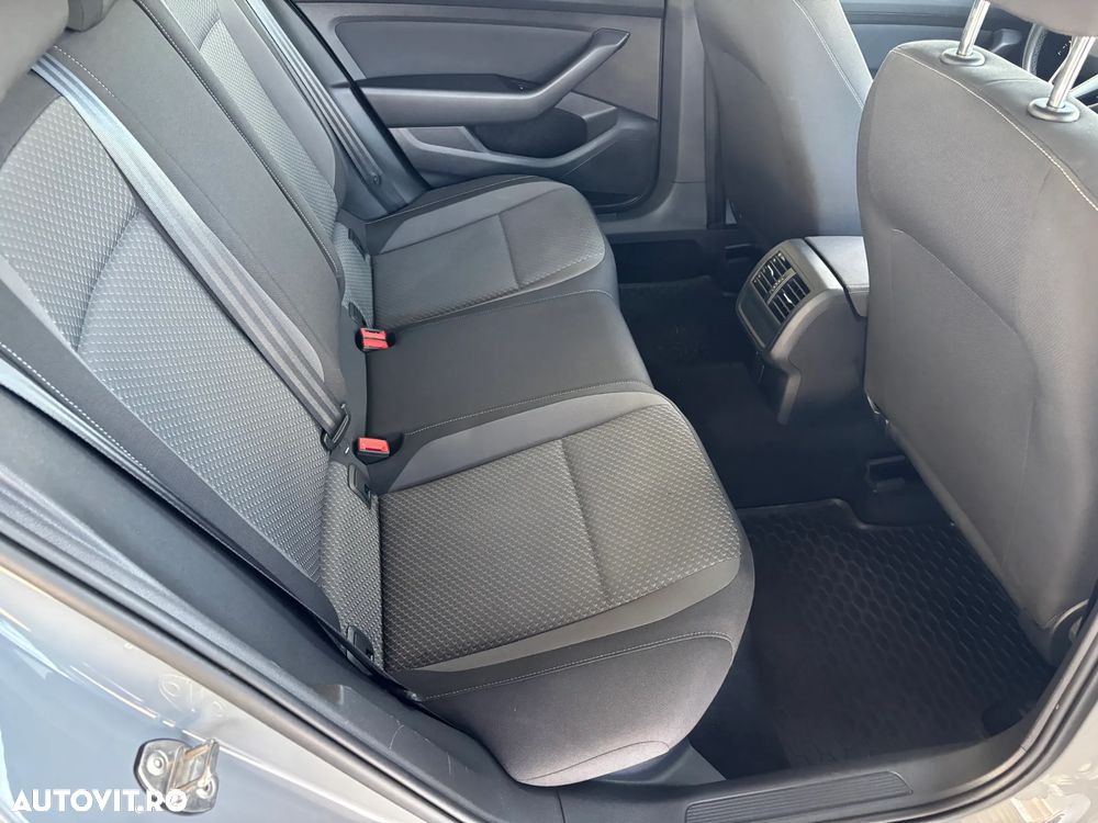 Volkswagen Passat - 33