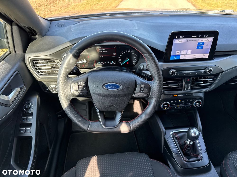Ford Focus 1.0 EcoBoost Hybrid ST-LINE - 32