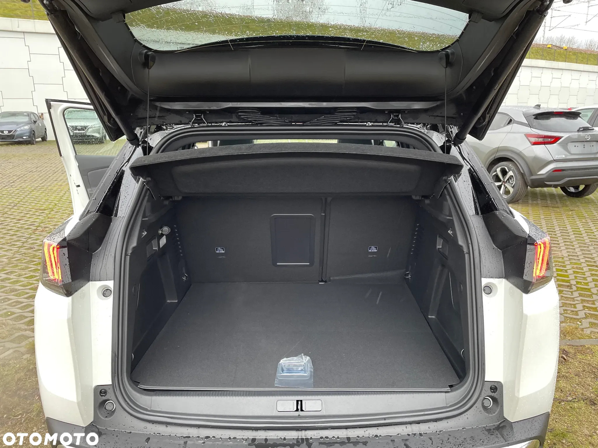 Peugeot 3008 1.6 PureTech Hybrid4 PHEV GT S&S EAT8 - 5