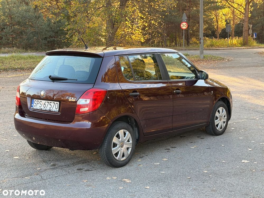 Skoda Fabia 2010 photo 4