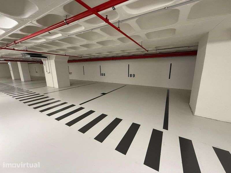 Vendo lugar de garagem na Avenida 5 de Outubro - Grande imagem: 3/5