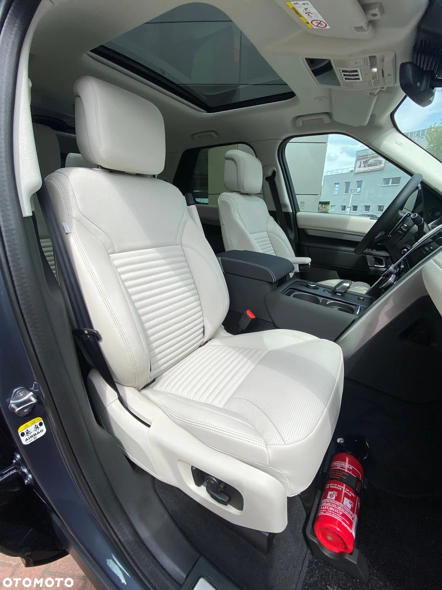 Land Rover Discovery V 3.0 D250 mHEV R-Dynamic SE - 8
