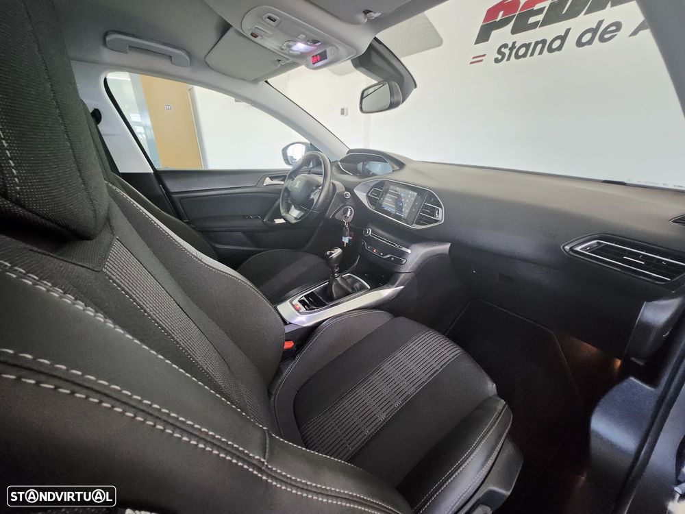Peugeot 308 SW BlueHDi 130 Allure - 32
