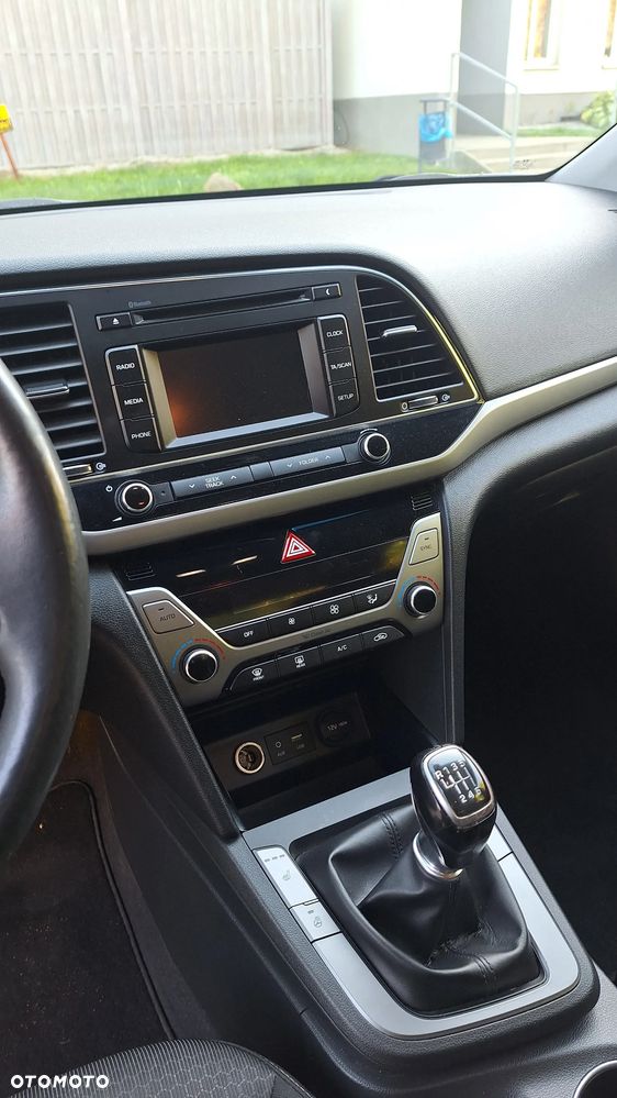 Hyundai Elantra - 11