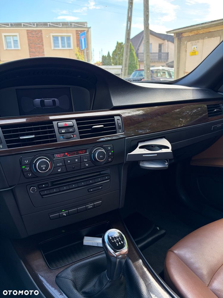 BMW Seria 3 320i Edition Exclusive - 32