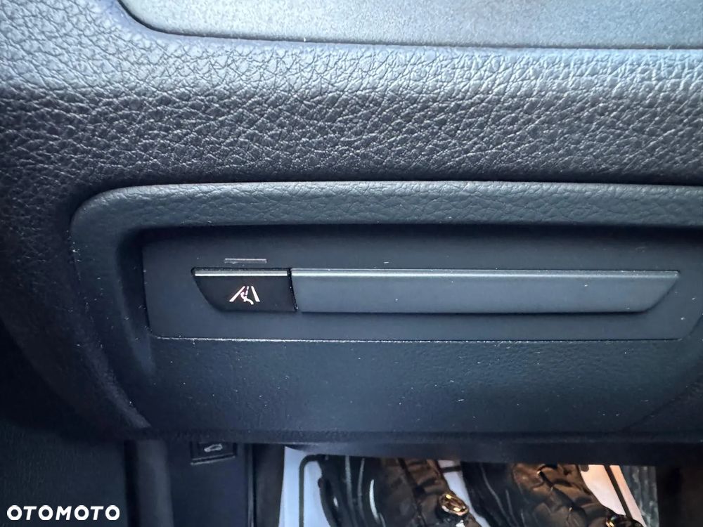 BMW Seria 3 330i GPF xDrive M Sport - 34