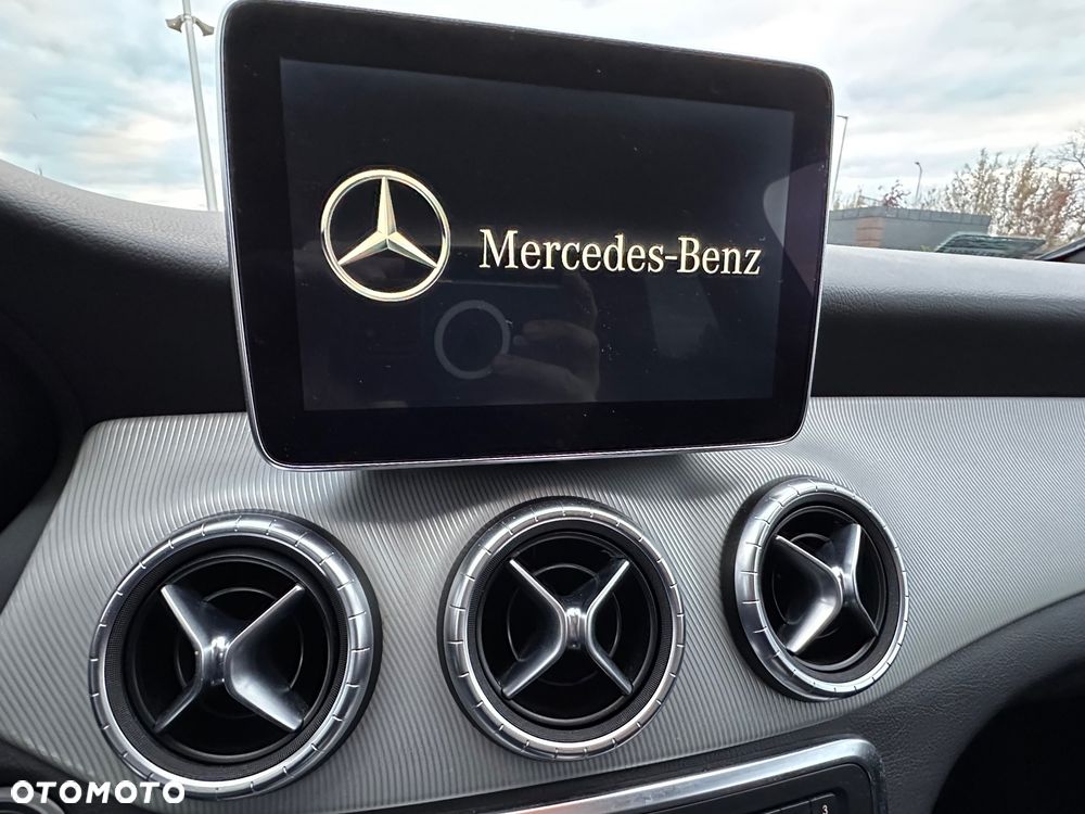 Mercedes-Benz CLA - 24