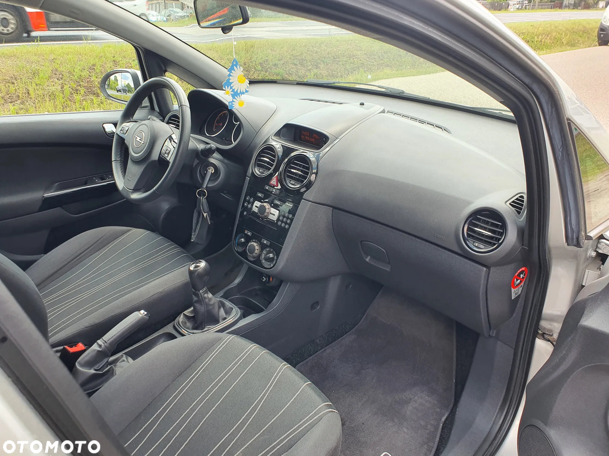 Opel Corsa 1.2 16V Enjoy - 12