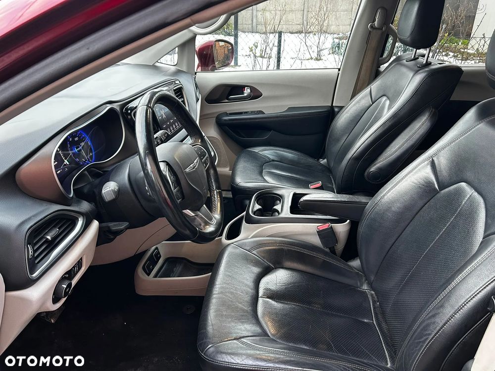 Chrysler Pacifica - 17