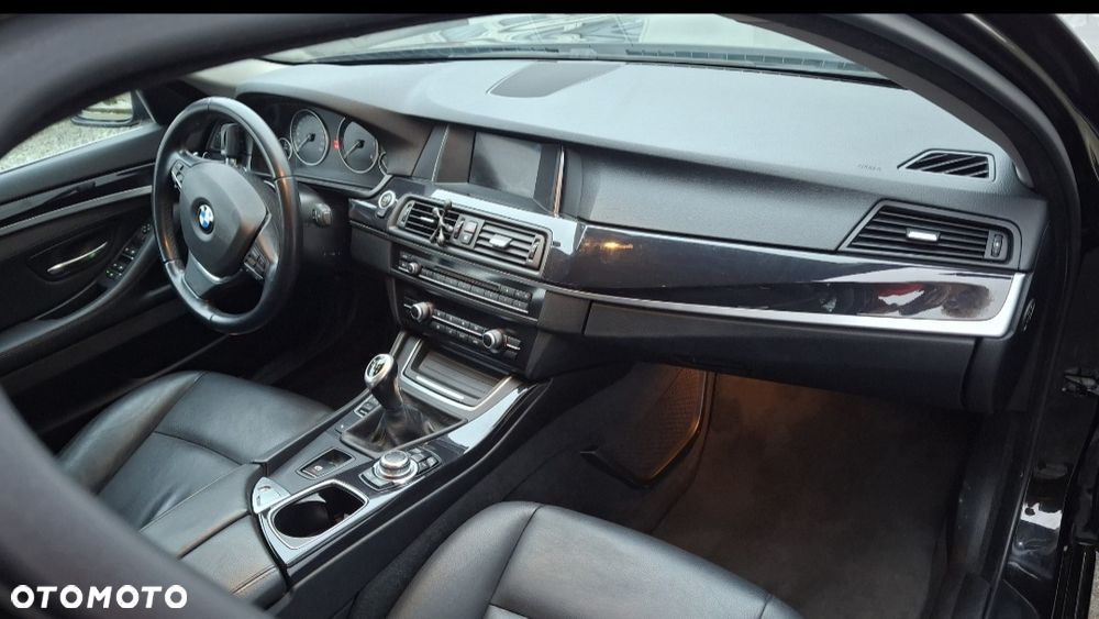 BMW Seria 5 518d - 12