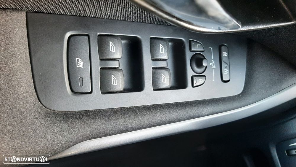 Volvo V40 2.0 D3 Momentum - 41