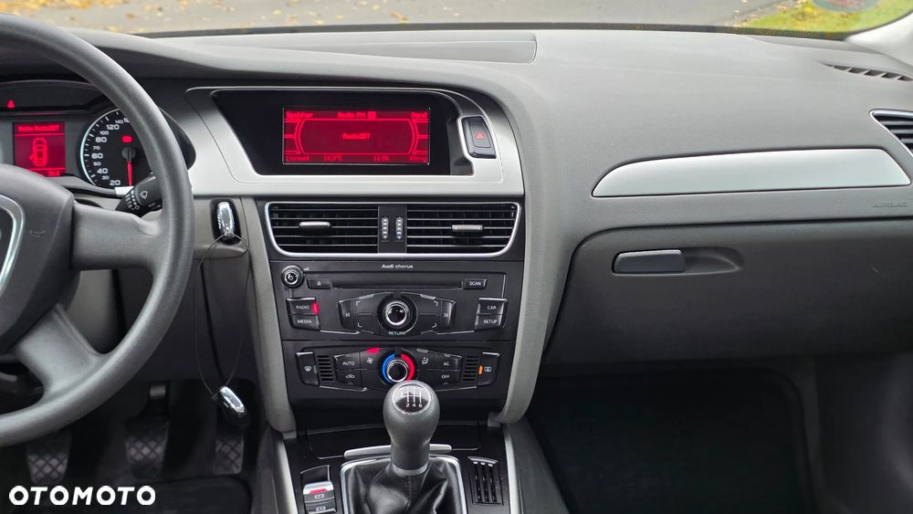Audi A4 Limousine - 11