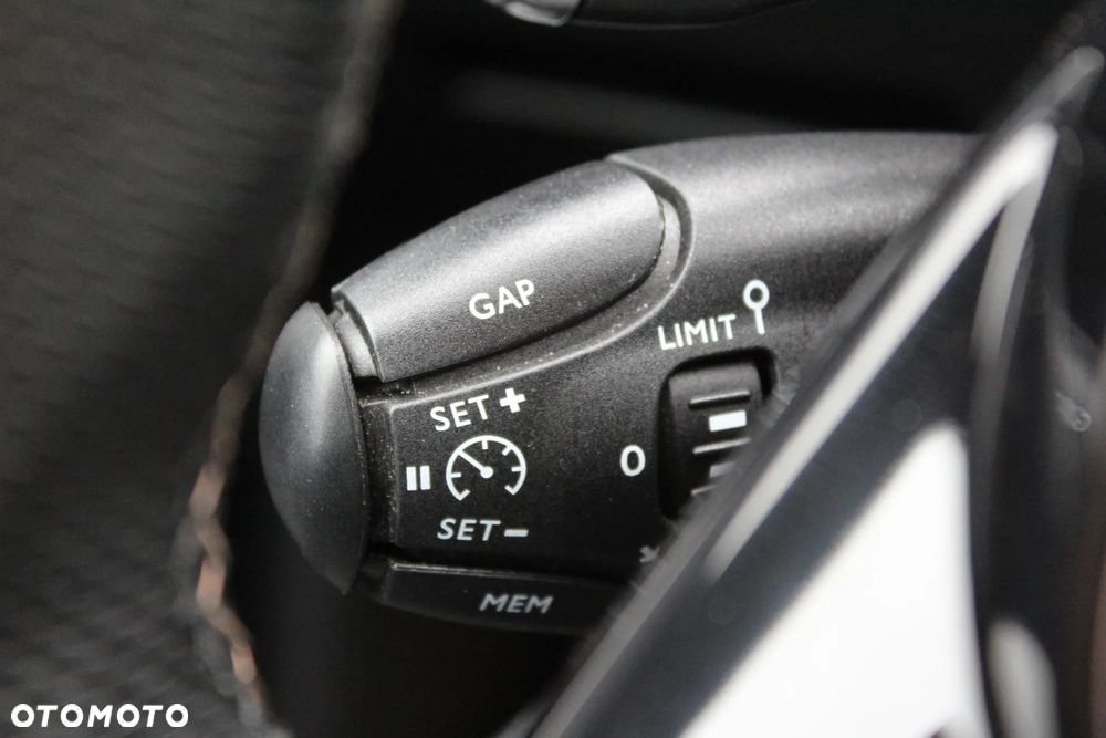 Peugeot 3008 Hybrid4 300 e-EAT8 GT - 20