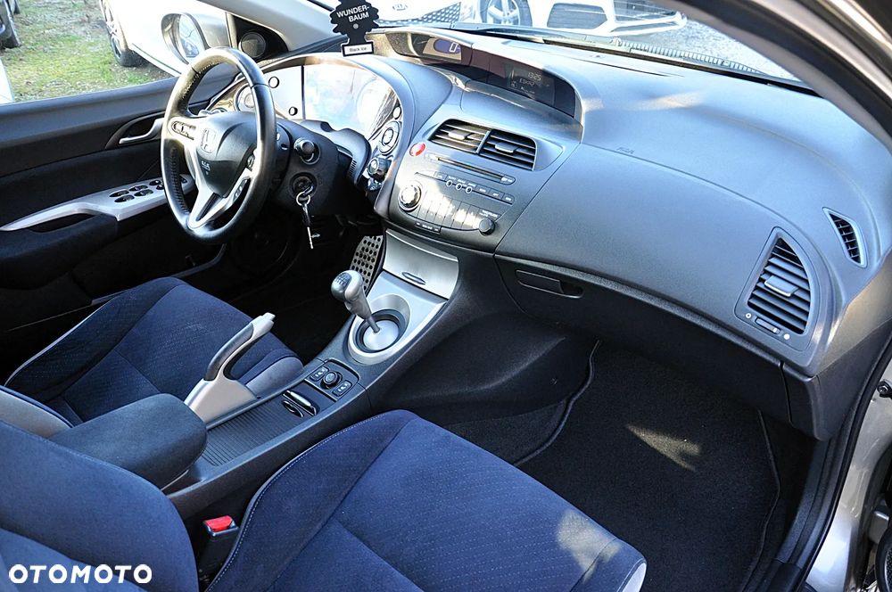 Honda Civic 1.8 Executive - 19