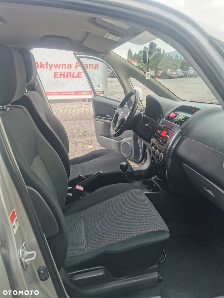 Suzuki SX4 - 10