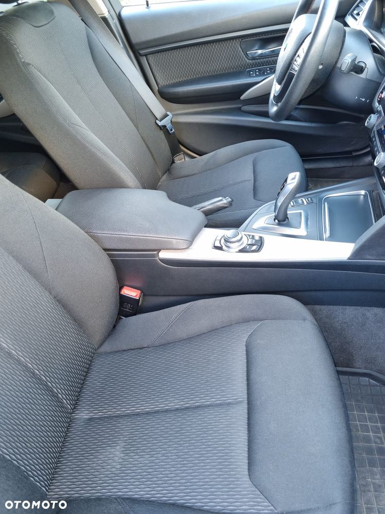 BMW Seria 3 320d Edition Luxury Line Purity - 7
