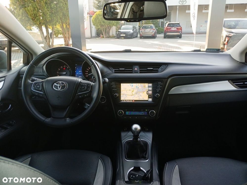 Toyota Avensis 1.8 Premium EU5 - 11