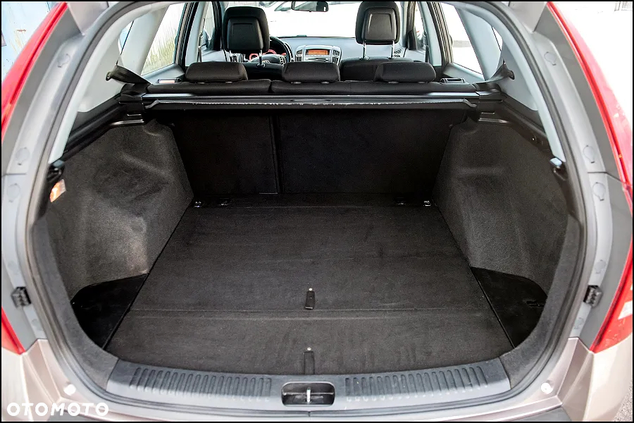 Kia Ceed - 33