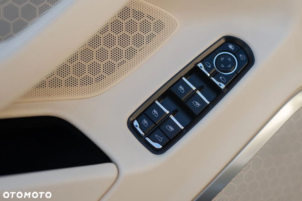 Porsche Panamera Turbo Executive - 10