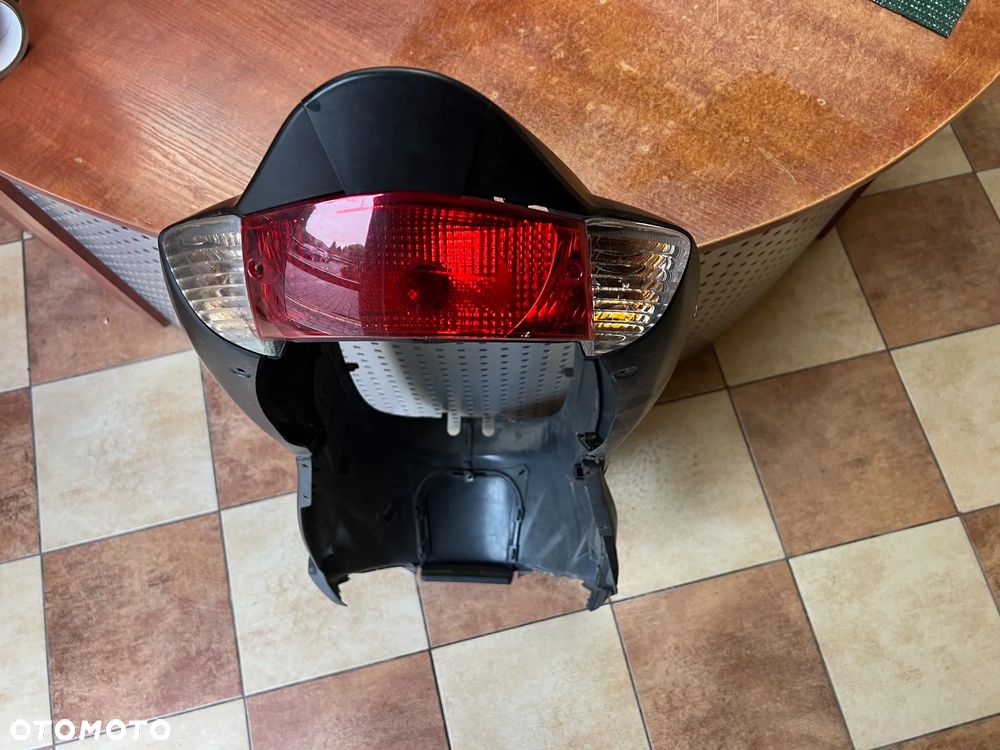 LAMPA TYŁ TYLNA KIERUNKOWSKAZ CZASZA OBUDOWA BOCZNA BOCZEK SUZUKI SIXTEEN 2007 - 2014 125 150 - 4