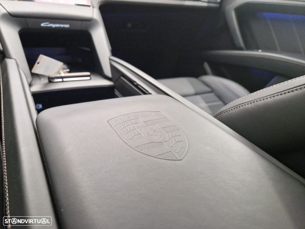 Porsche Cayenne Electric Turbo - 30