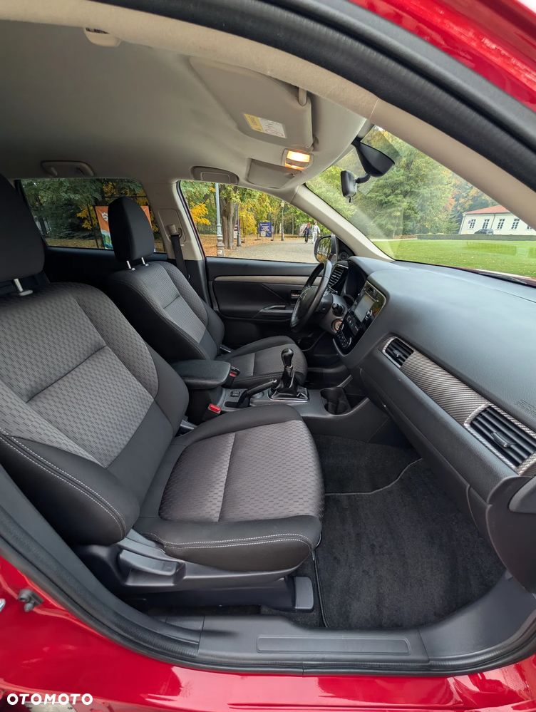Mitsubishi Outlander - 24