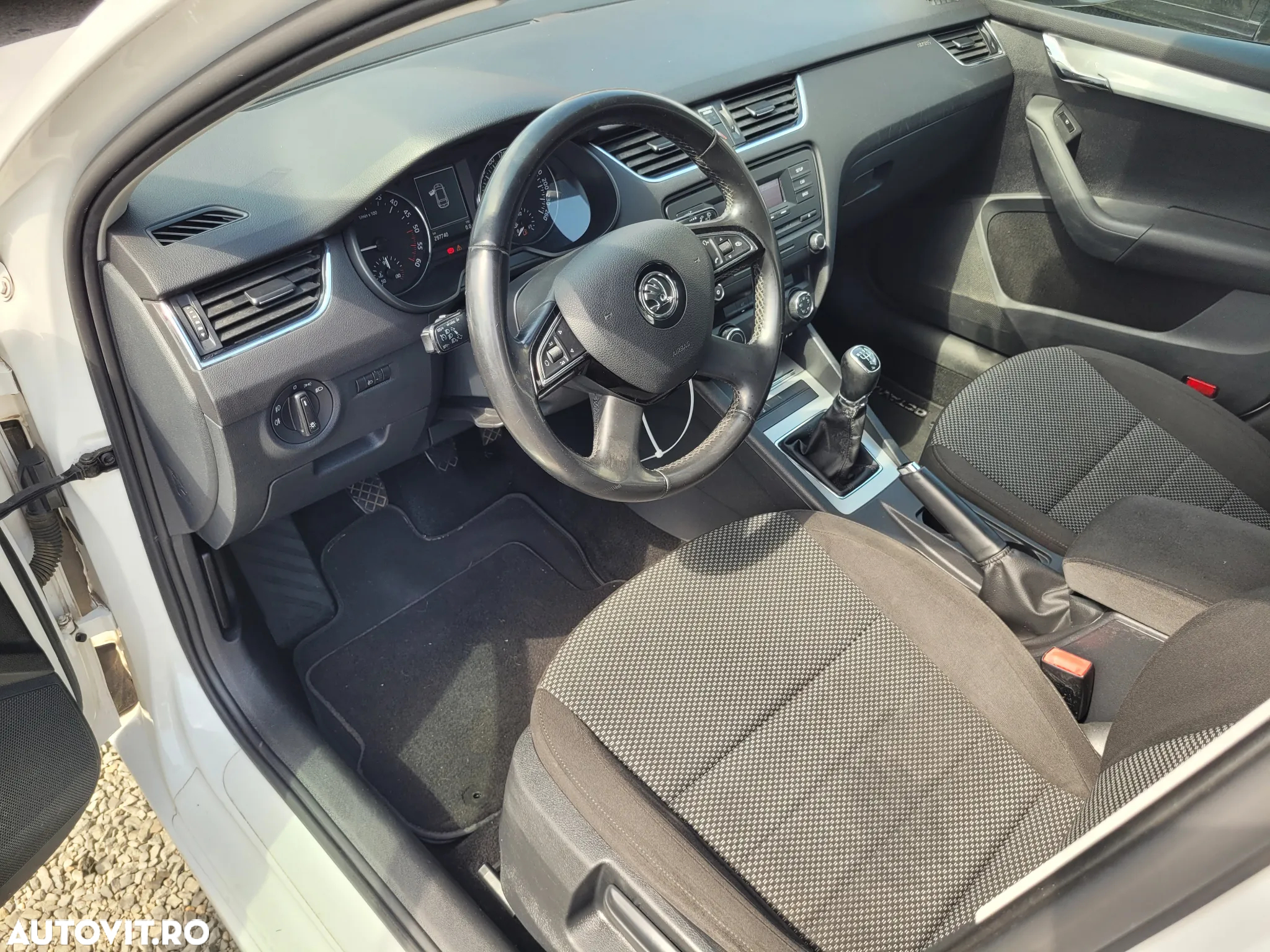 Skoda Octavia 1.6 TDI AMBITION - 10