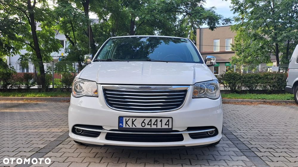 Chrysler Town & Country 3.6 Limited - 10