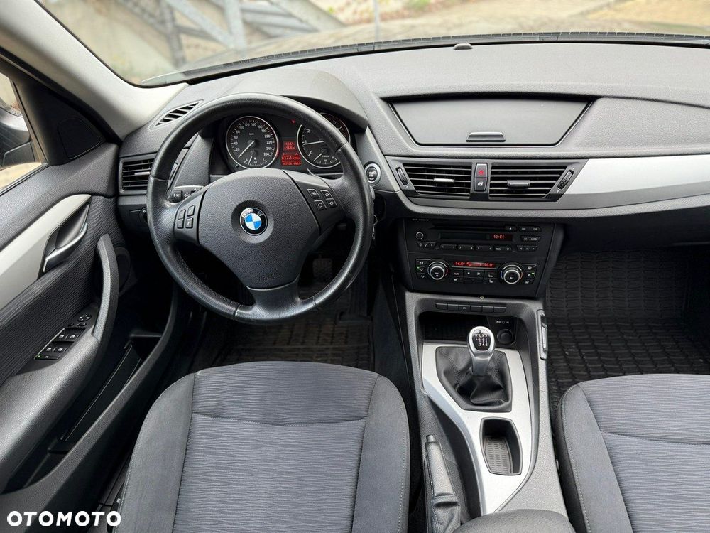 BMW X1 sDrive18i Sport Line - 18