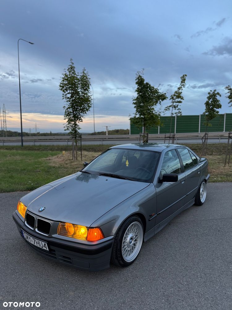 BMW Seria 3 320i - 30