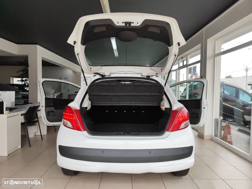 Peugeot 207 1.4 HDi Urban - 14