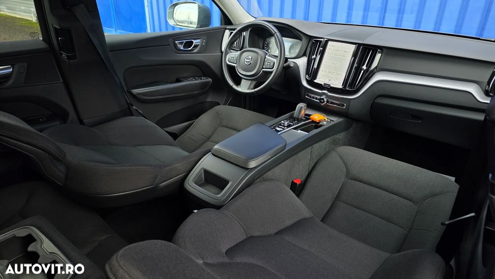 Volvo XC 60 B4 MHEV AT8 FWD Momentum Pro - 7