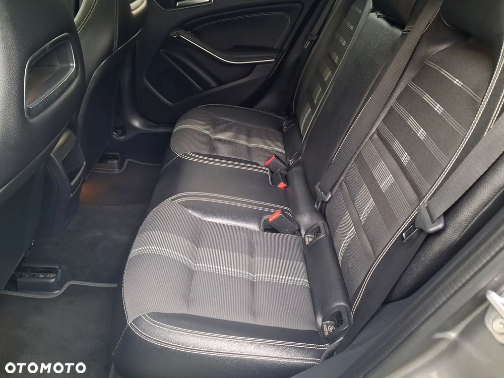 Mercedes-Benz GLA 180 AMG Line - 25