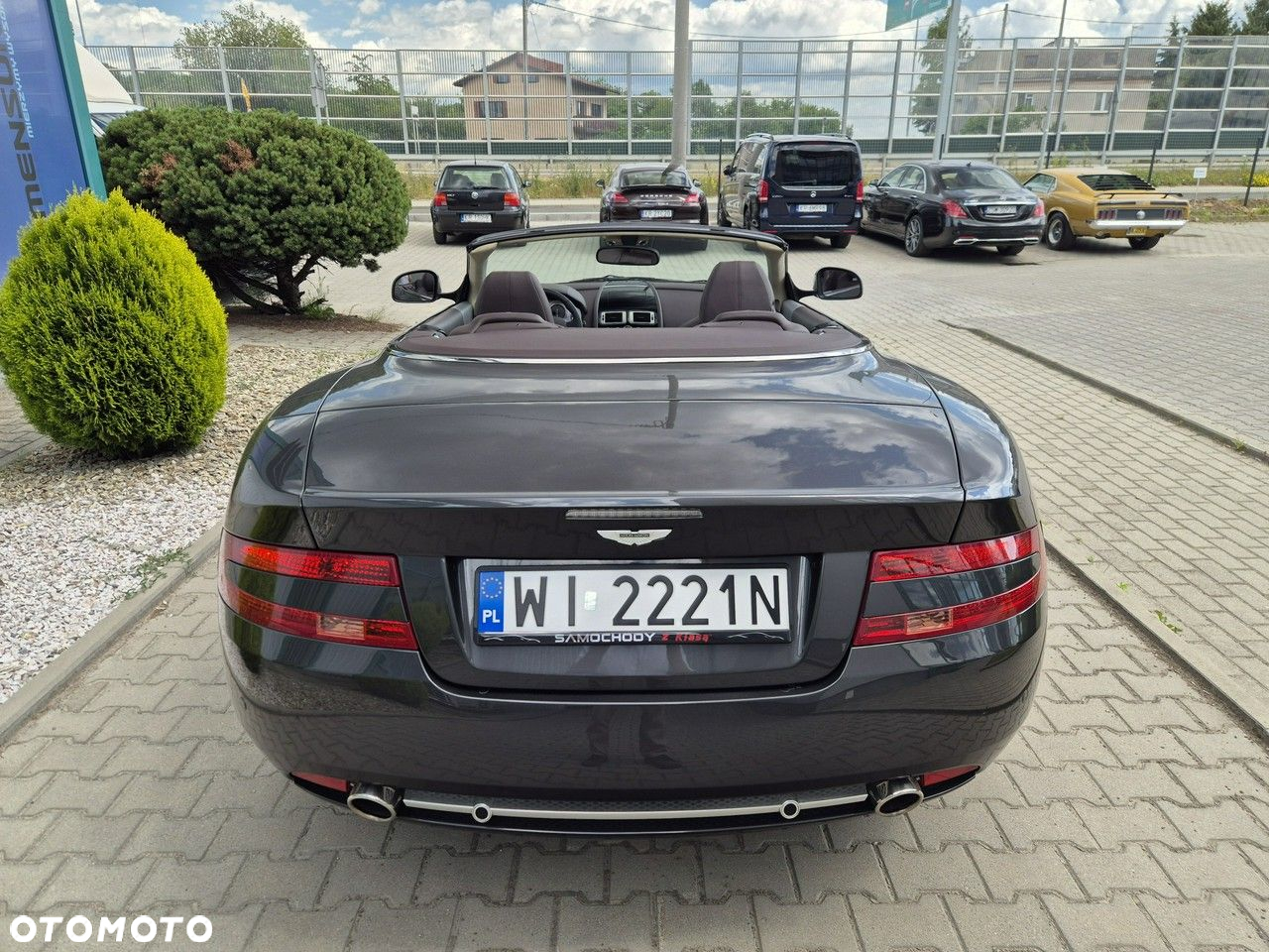 Aston Martin DB9 - 6