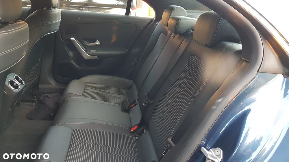 Mercedes-Benz CLA 180 7G-DCT - 19